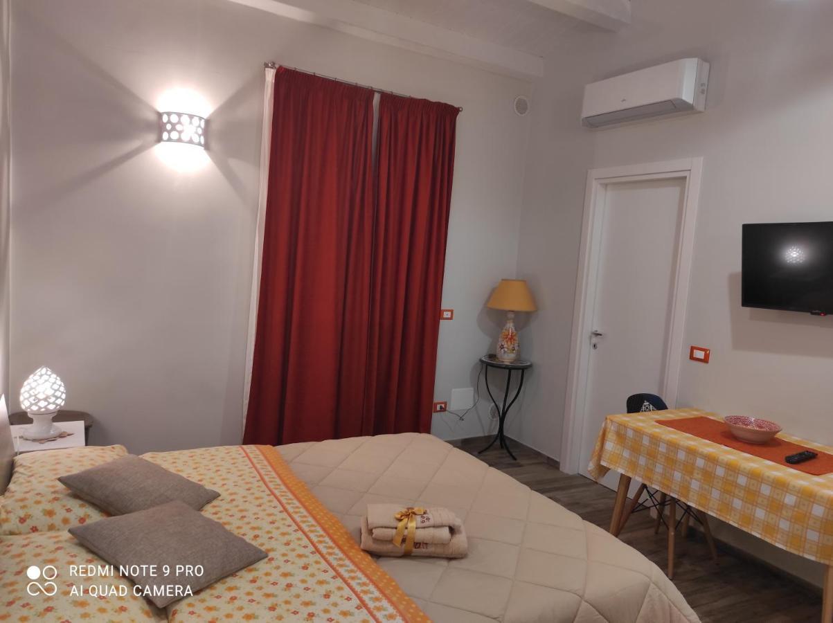 Case Vacanza Le Casette Santo Stefano di Camastra Bagian luar foto